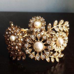 Costume jewelry bracelet